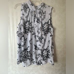 ELLE sleeveless ladies to shirt EUC SZ L